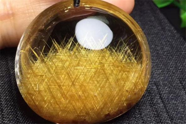 黃發(fā)晶的功效與作用 黃發(fā)晶的寓意 黃發(fā)晶的功效與作用 黃發(fā)晶的寓意