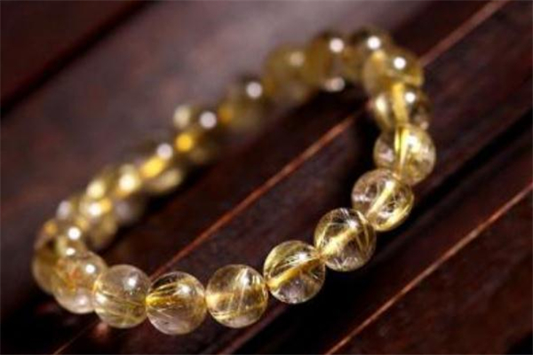 黃發(fā)晶和黃水晶的區(qū)別 黃發(fā)晶和黃水晶哪個好 黃發(fā)晶和黃水晶的區(qū)別 黃發(fā)晶和黃水晶哪個好