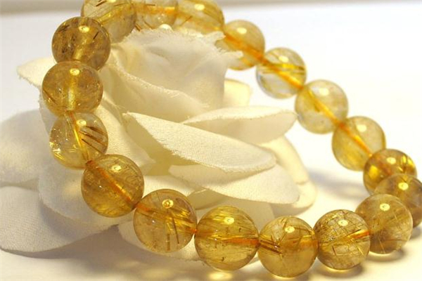 黃發(fā)晶戴哪只手 黃發(fā)晶手鏈戴左手還是右手 黃發(fā)晶戴哪只手 黃發(fā)晶手鏈戴左手還是右手