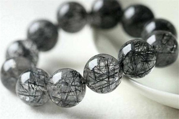 黑發(fā)晶五行屬什么 黑發(fā)晶五行屬性 黑發(fā)晶五行屬什么 黑發(fā)晶五行屬性