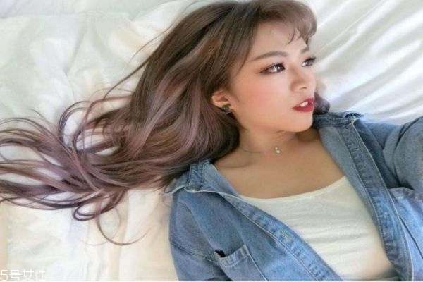 2019染什么顏色顯皮膚白 2019流行染什么顏色 2019染什么顏色顯皮膚白 2019流行染什么顏色