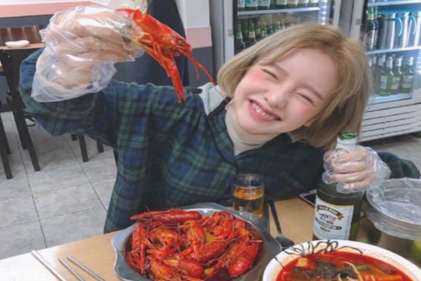 什么是青木亞麻灰發(fā)色 悶青灰和青木亞麻灰是一個色嗎 什么是青木亞麻灰發(fā)色 悶青灰和青木亞麻灰是一個色嗎