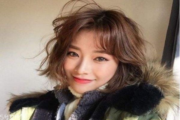 短發(fā)燙發(fā)之后染什么顏色好看 怎么知道自己適不適合短發(fā) 短發(fā)燙發(fā)之后染什么顏色好看 怎么知道自己適不適合短發(fā)