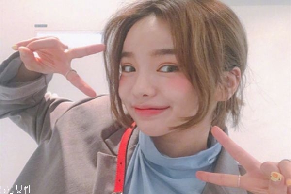 什么是青木亞麻灰發(fā)色 悶青灰和青木亞麻灰是一個色嗎 什么是青木亞麻灰發(fā)色 悶青灰和青木亞麻灰是一個色嗎