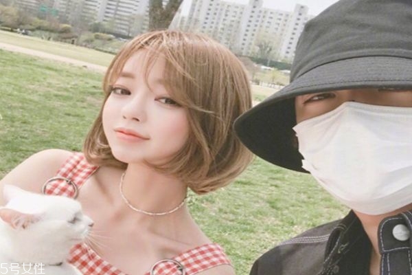 什么是青木亞麻灰發(fā)色 悶青灰和青木亞麻灰是一個色嗎 什么是青木亞麻灰發(fā)色 悶青灰和青木亞麻灰是一個色嗎