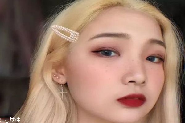 2019染什么顏色顯皮膚白 2019流行染什么顏色 2019染什么顏色顯皮膚白 2019流行染什么顏色