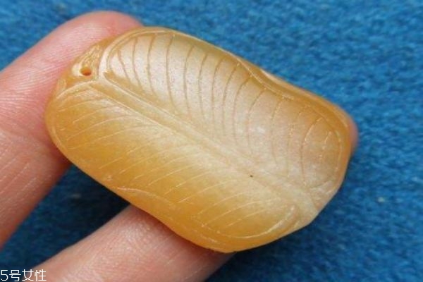 應(yīng)該怎么挑選中華黃玉呢 中華黃玉的醫(yī)用價(jià)值是什么呢 應(yīng)該怎么挑選中華黃玉呢 中華黃玉的醫(yī)用價(jià)值是什么呢