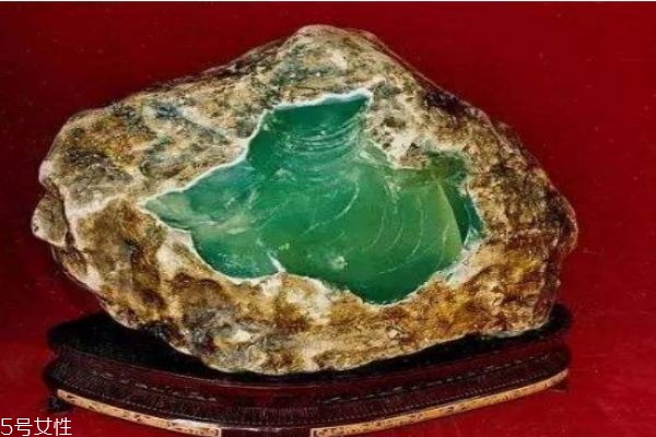 什么是蛇紋石玉呢 蛇紋石玉有什么作用呢 什么是蛇紋石玉呢 蛇紋石玉有什么作用呢