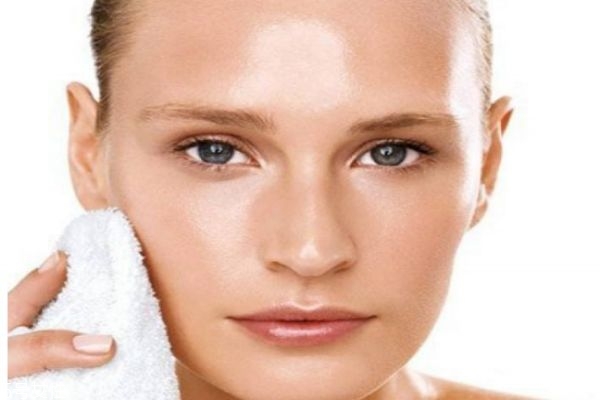 為什么皮膚愛(ài)出油 皮膚出油是怎么引起的