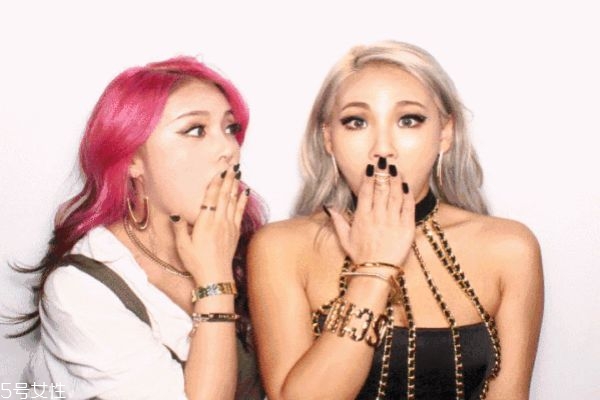 今秋染什么發(fā)色顯皮膚白 今年流行這5款神仙發(fā)色 今秋染什么發(fā)色顯皮膚白 今年流行這5款神仙發(fā)色