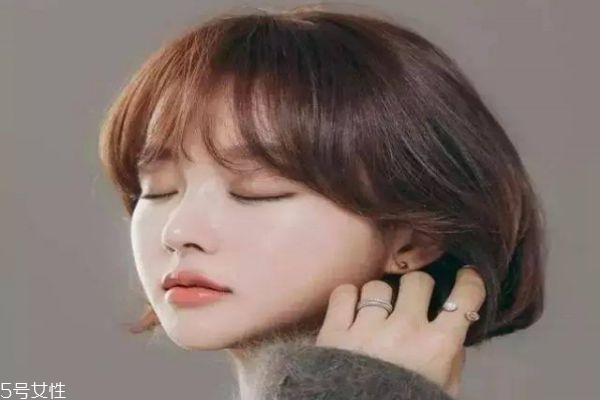 今秋染什么發(fā)色顯皮膚白 今年流行這5款神仙發(fā)色 今秋染什么發(fā)色顯皮膚白 今年流行這5款神仙發(fā)色