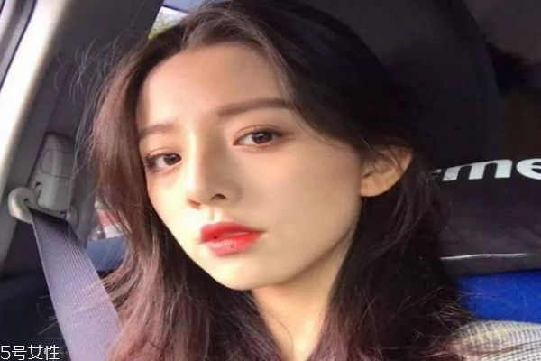 今秋染什么發(fā)色顯皮膚白 今年流行這5款神仙發(fā)色 今秋染什么發(fā)色顯皮膚白 今年流行這5款神仙發(fā)色