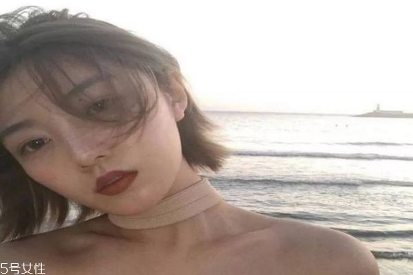 今秋染什么發(fā)色顯皮膚白 今年流行這5款神仙發(fā)色 今秋染什么發(fā)色顯皮膚白 今年流行這5款神仙發(fā)色