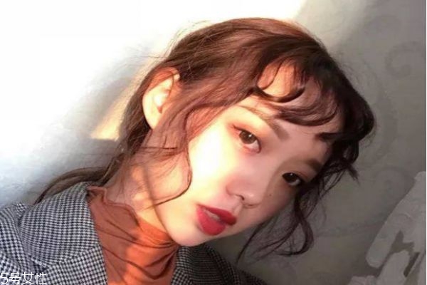 今秋染什么發(fā)色顯皮膚白 今年流行這5款神仙發(fā)色 今秋染什么發(fā)色顯皮膚白 今年流行這5款神仙發(fā)色