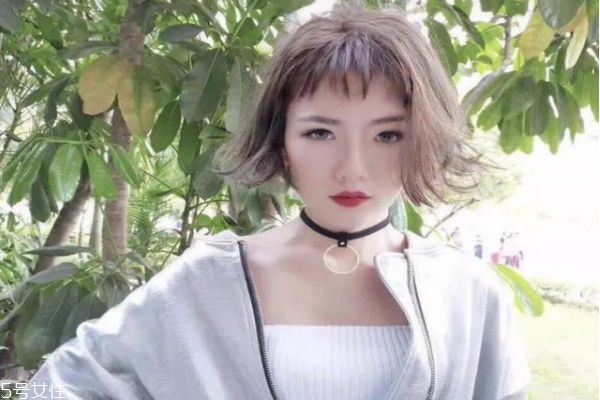 今秋染什么發(fā)色顯皮膚白 今年流行這5款神仙發(fā)色 今秋染什么發(fā)色顯皮膚白 今年流行這5款神仙發(fā)色