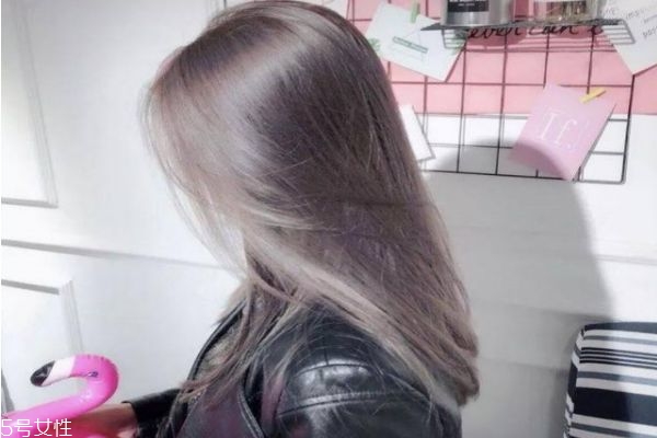 今秋染什么發(fā)色顯皮膚白 今年流行這5款神仙發(fā)色 今秋染什么發(fā)色顯皮膚白 今年流行這5款神仙發(fā)色