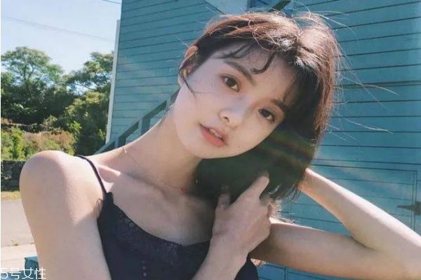 今秋染什么發(fā)色顯皮膚白 今年流行這5款神仙發(fā)色 今秋染什么發(fā)色顯皮膚白 今年流行這5款神仙發(fā)色