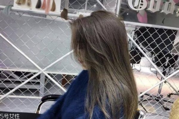 今秋染什么發(fā)色顯皮膚白 今年流行這5款神仙發(fā)色 今秋染什么發(fā)色顯皮膚白 今年流行這5款神仙發(fā)色