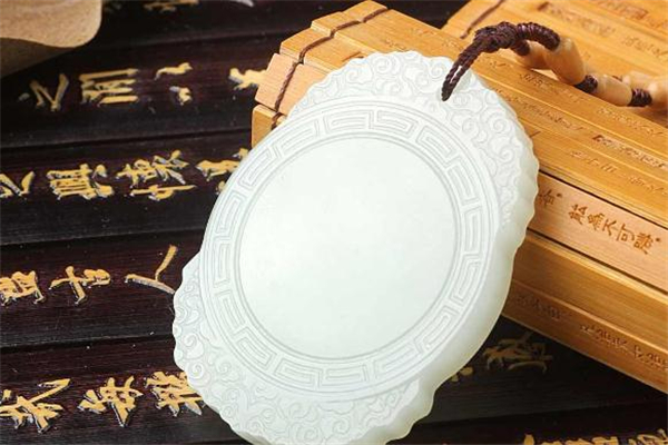 和田白玉和羊脂玉區(qū)別 和田白玉和羊脂玉哪個好 和田白玉和羊脂玉區(qū)別 和田白玉和羊脂玉哪個好