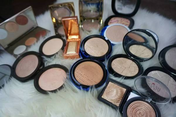 高光在化妝的哪個(gè)步驟 高光怎么用 高光在化妝的哪個(gè)步驟 高光怎么用