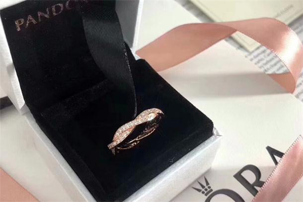 潘多拉命運(yùn)之輪多少錢 潘多拉命運(yùn)之輪戒指價(jià)格 潘多拉命運(yùn)之輪多少錢 潘多拉命運(yùn)之輪戒指價(jià)格