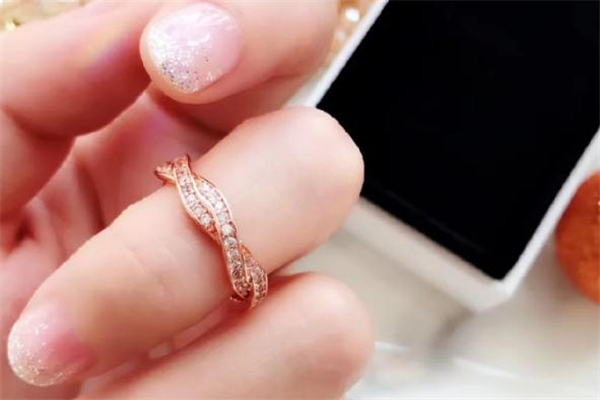 潘多拉命運(yùn)之輪寓意 潘多拉命運(yùn)之輪戒指的意義 潘多拉命運(yùn)之輪寓意 潘多拉命運(yùn)之輪戒指的意義