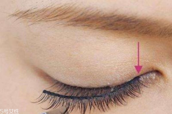 假睫毛重復(fù)使用注意事項(xiàng) 貼假睫毛的錯(cuò)誤方法 假睫毛重復(fù)使用注意事項(xiàng) 貼假睫毛的錯(cuò)誤方法