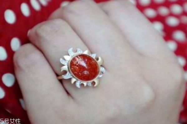 太陽石應(yīng)該怎么保養(yǎng)呢 太陽石佩戴有什么注意嗎 太陽石應(yīng)該怎么保養(yǎng)呢 太陽石佩戴有什么注意嗎