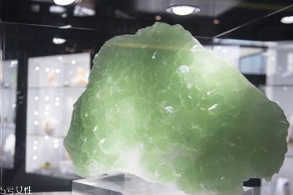 螢石有什么寓意呢 螢石的市場價(jià)格怎么樣呢 螢石有什么寓意呢 螢石的市場價(jià)格怎么樣呢