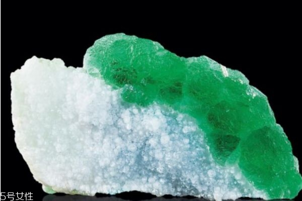 螢石有什么寓意呢 螢石的市場價(jià)格怎么樣呢 螢石有什么寓意呢 螢石的市場價(jià)格怎么樣呢