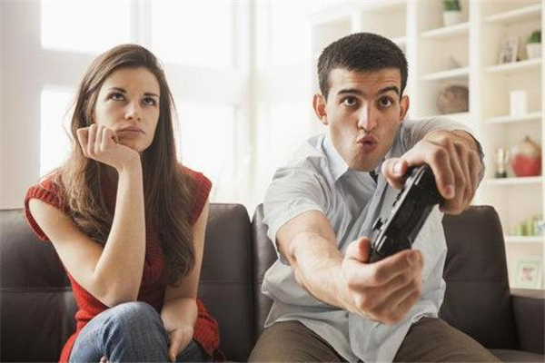 男朋友愛打游戲怎么辦 男朋友玩游戲忽略我怎么辦 男朋友愛打游戲怎么辦 男朋友玩游戲忽略我怎么辦