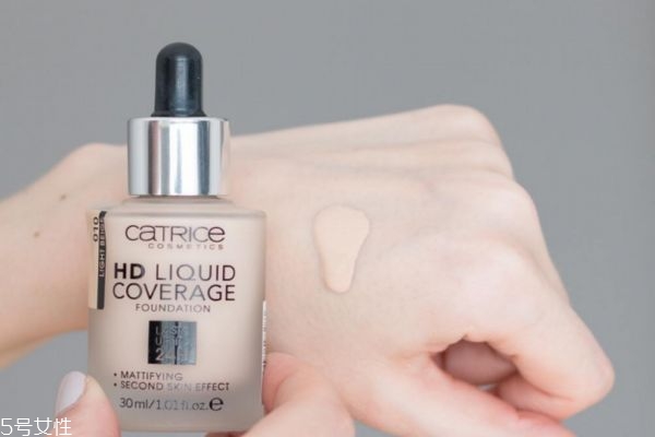 眼部涂粉底液要怎么涂 用粉底液的注意事項(xiàng) 眼部涂粉底液要怎么涂 用粉底液的注意事項(xiàng)