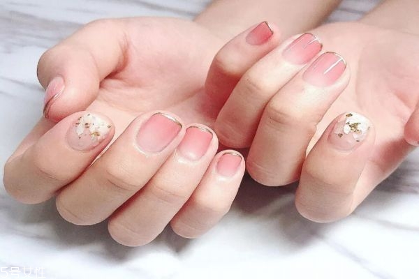 過期指甲油能用嗎 指甲油保質(zhì)期是多久 過期指甲油能用嗎 指甲油保質(zhì)期是多久