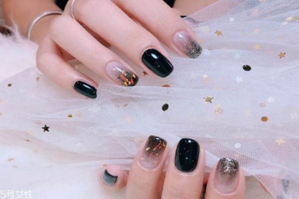 過期指甲油能用嗎 指甲油保質(zhì)期是多久 過期指甲油能用嗎 指甲油保質(zhì)期是多久