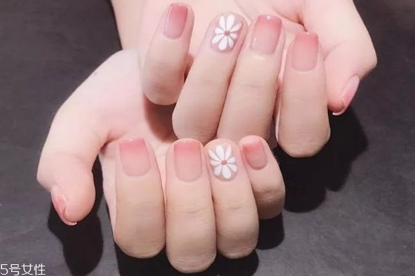 指甲油容易掉怎么辦 怎么涂指甲油保持長(zhǎng)久 指甲油容易掉怎么辦 怎么涂指甲油保持長(zhǎng)久