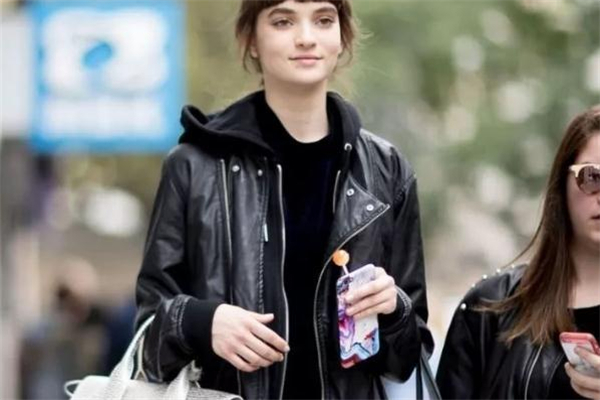 黑色衛(wèi)衣配什么外套好看 黑色衛(wèi)衣搭配外套圖片 黑色衛(wèi)衣配什么外套好看 黑色衛(wèi)衣搭配外套圖片