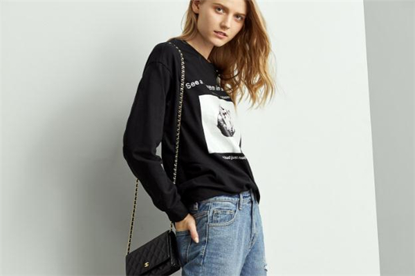 黑色衛(wèi)衣配什么褲子好看 黑色衛(wèi)衣搭配褲子圖片 黑色衛(wèi)衣配什么褲子好看 黑色衛(wèi)衣搭配褲子圖片