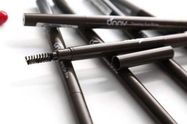 畫了眉毛要要卸妝嗎 眉毛的卸妝方法 畫了眉毛要要卸妝嗎 眉毛的卸妝方法