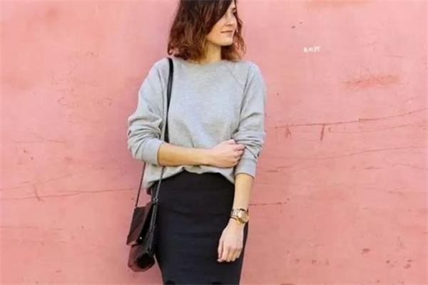 灰色衛(wèi)衣配什么裙子好看 灰色衛(wèi)衣搭配裙子圖片 灰色衛(wèi)衣配什么裙子好看 灰色衛(wèi)衣搭配裙子圖片