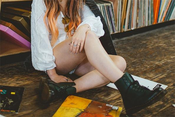 馬丁靴勒腳背怎么辦 馬丁靴為什么會勒腳背 馬丁靴勒腳背怎么辦 馬丁靴為什么會勒腳背