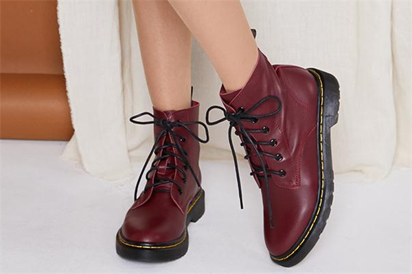 馬丁靴為什么那么重 馬丁靴太重了怎么辦 馬丁靴為什么那么重 馬丁靴太重了怎么辦