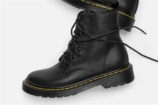 馬丁靴為什么那么重 馬丁靴太重了怎么辦 馬丁靴為什么那么重 馬丁靴太重了怎么辦