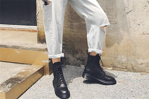 馬丁靴為什么那么重 馬丁靴太重了怎么辦 馬丁靴為什么那么重 馬丁靴太重了怎么辦