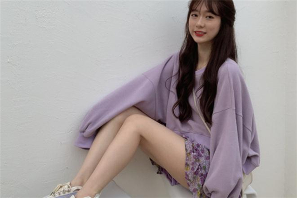 紫色衛(wèi)衣配什么裙子好看 紫色衛(wèi)衣搭配裙子圖片 紫色衛(wèi)衣配什么裙子好看 紫色衛(wèi)衣搭配裙子圖片