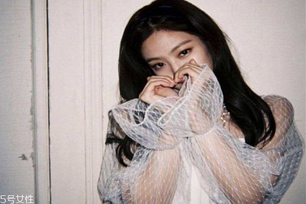 怎么看男生喜不喜歡你 男生對(duì)你有好感的征兆 怎么看男生喜不喜歡你 男生對(duì)你有好感的征兆