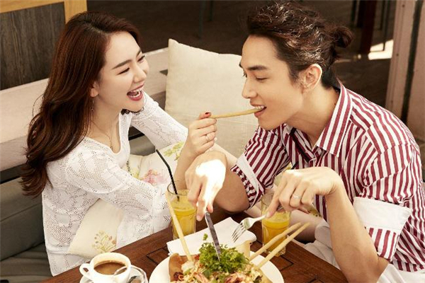 一百天紀(jì)念日送什么禮物好 戀愛(ài)100天怎么過(guò)最浪漫