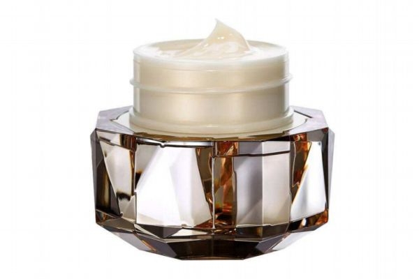 晚上護膚敷眼霜有效果嗎 怎么正確的使用眼霜 晚上護膚敷眼霜有效果嗎 怎么正確的使用眼霜