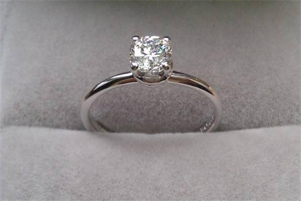 通靈藍(lán)色火焰鉆戒價格 通靈藍(lán)色火焰多少切面