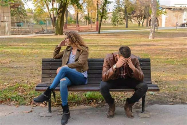 已婚男人動(dòng)真情的表現(xiàn) 已婚男人喜歡你的征兆有哪些 已婚男人動(dòng)真情的表現(xiàn) 已婚男人喜歡你的征兆有哪些