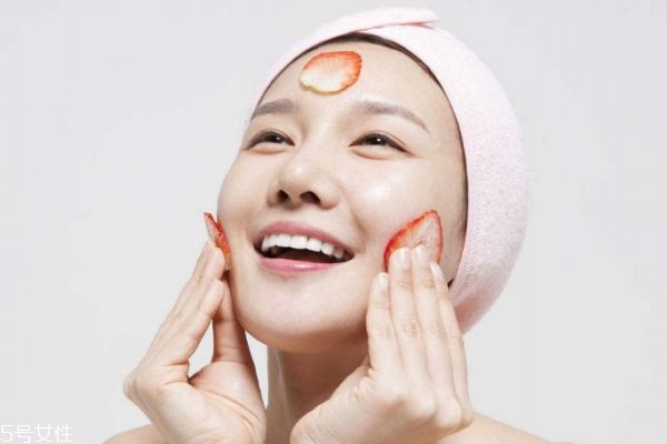 為什么痘痘會反反復復呢 怎么根治痘痘呢 為什么痘痘會反反復復呢 怎么根治痘痘呢